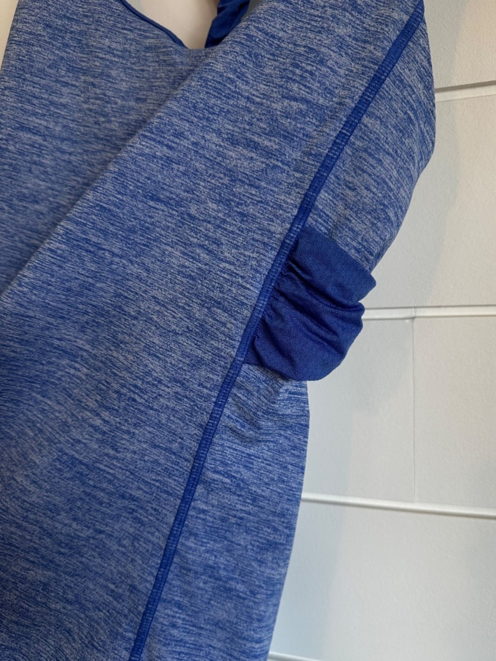 lululemon Trapeze Twist Tank Heathered Harbor Blue Size 8 Twist Back Yoga - Picture 4 of 10